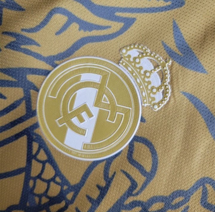 Real Madrid "Dragón Dorado" Premium Kit
