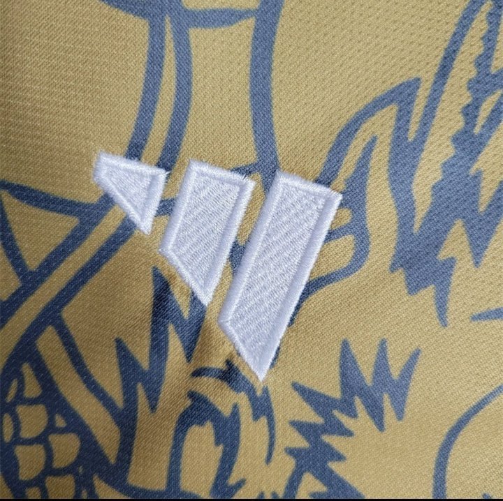 Real Madrid "Dragón Dorado" Premium Kit