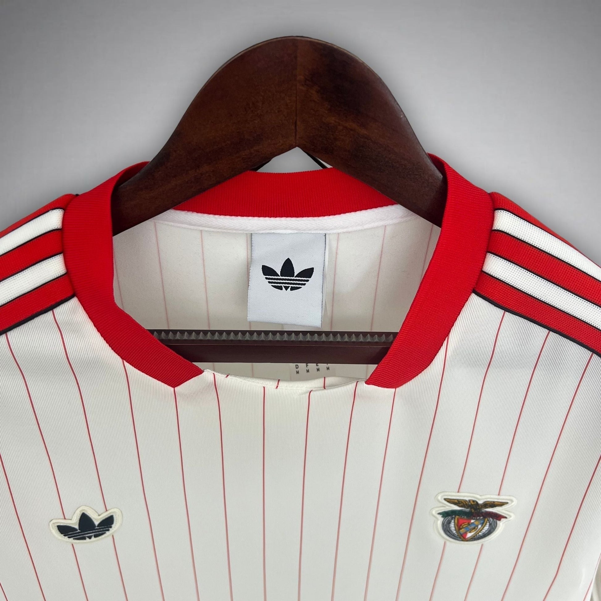 SL Benfica "Retro Stripes" Premium Kit
