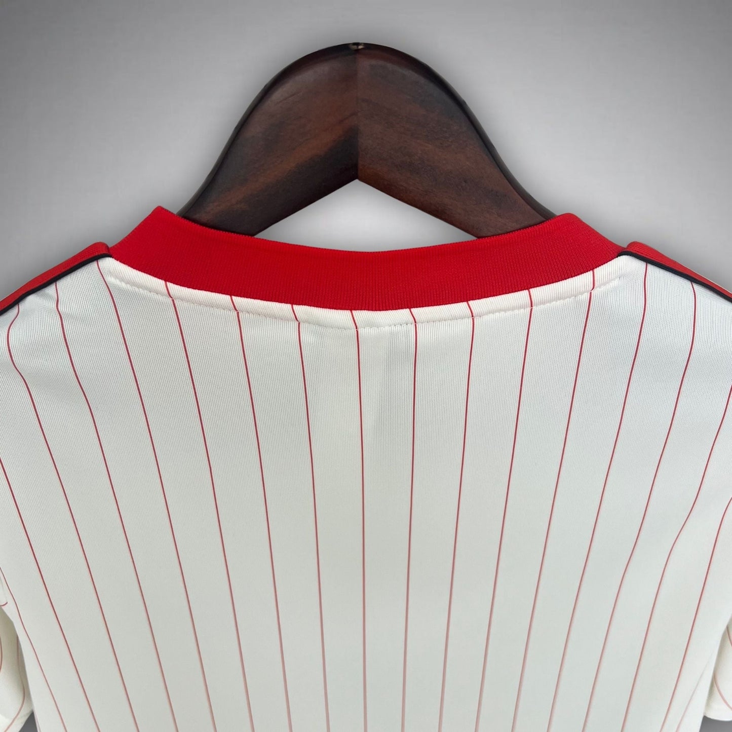 SL Benfica "Retro Stripes" Premium Kit